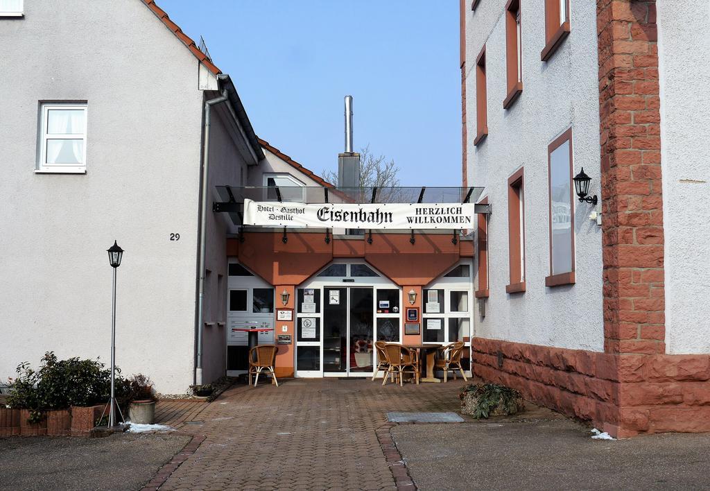 Hotel-Gasthof-Destille-Eisenbahn Mosbach  Exterior photo